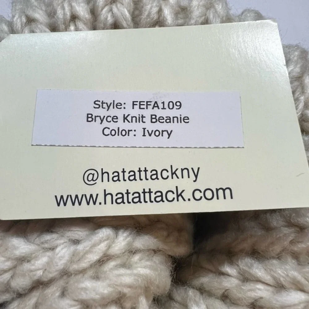 Hat Attack Bryce Beanie with Removable Pom‎ New Ivory